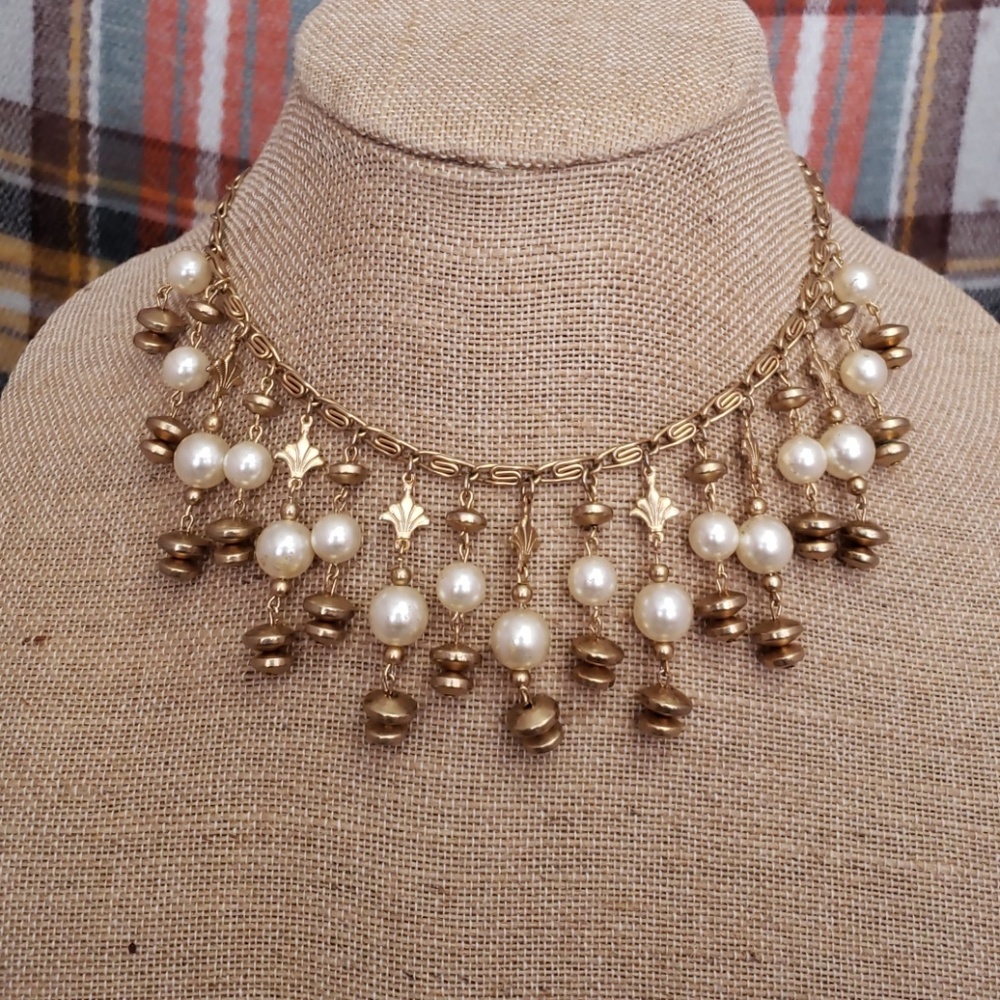 Vintage elegant faux pearl, dangle necklace.